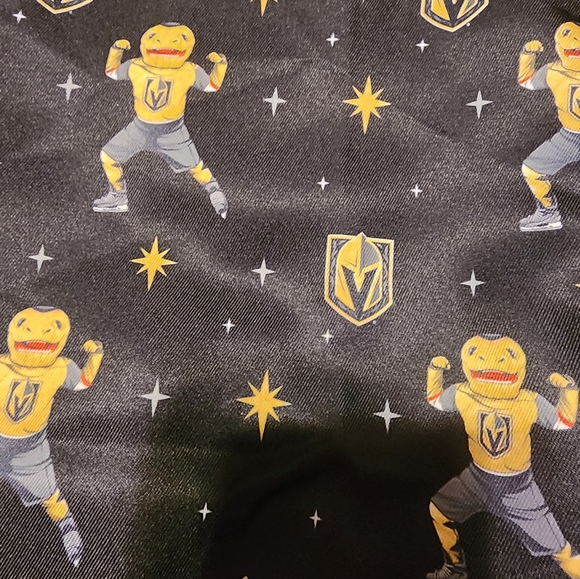 NHL Vegas Golden Knights Size L Unisex Scrub top - Brand New - Picture 3 of 3